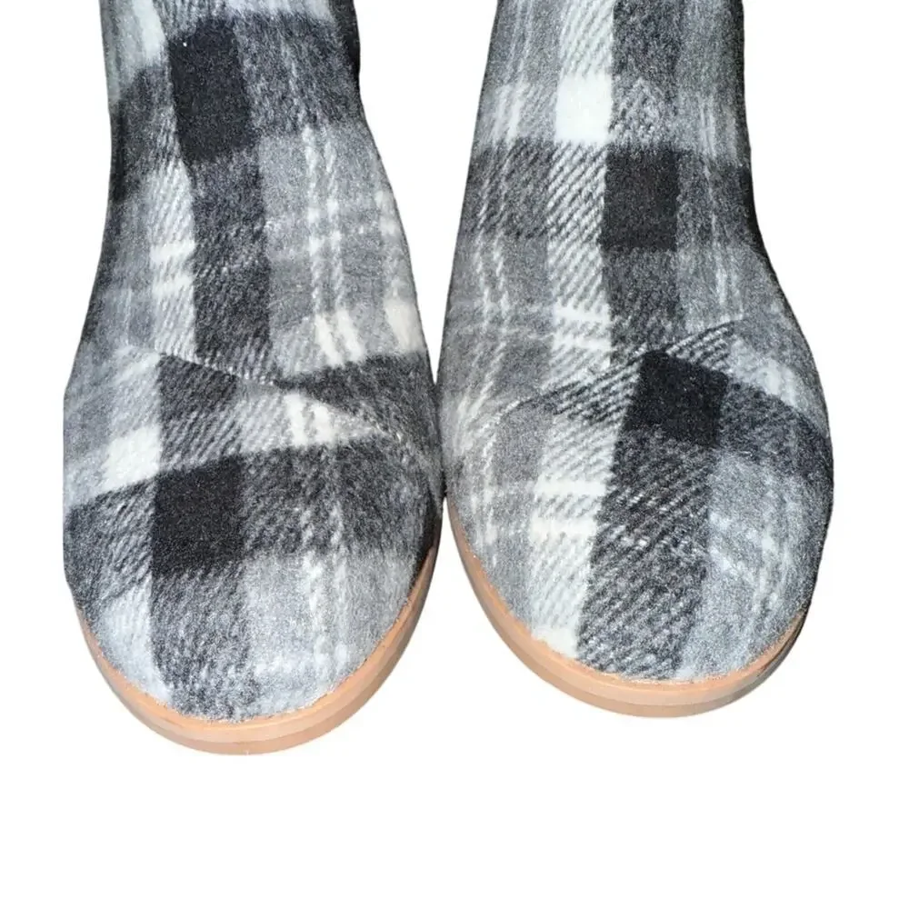 NEW TOMS CLARE BOOTS Flannel Plaid Ankle Booties Black Gray Sz 8